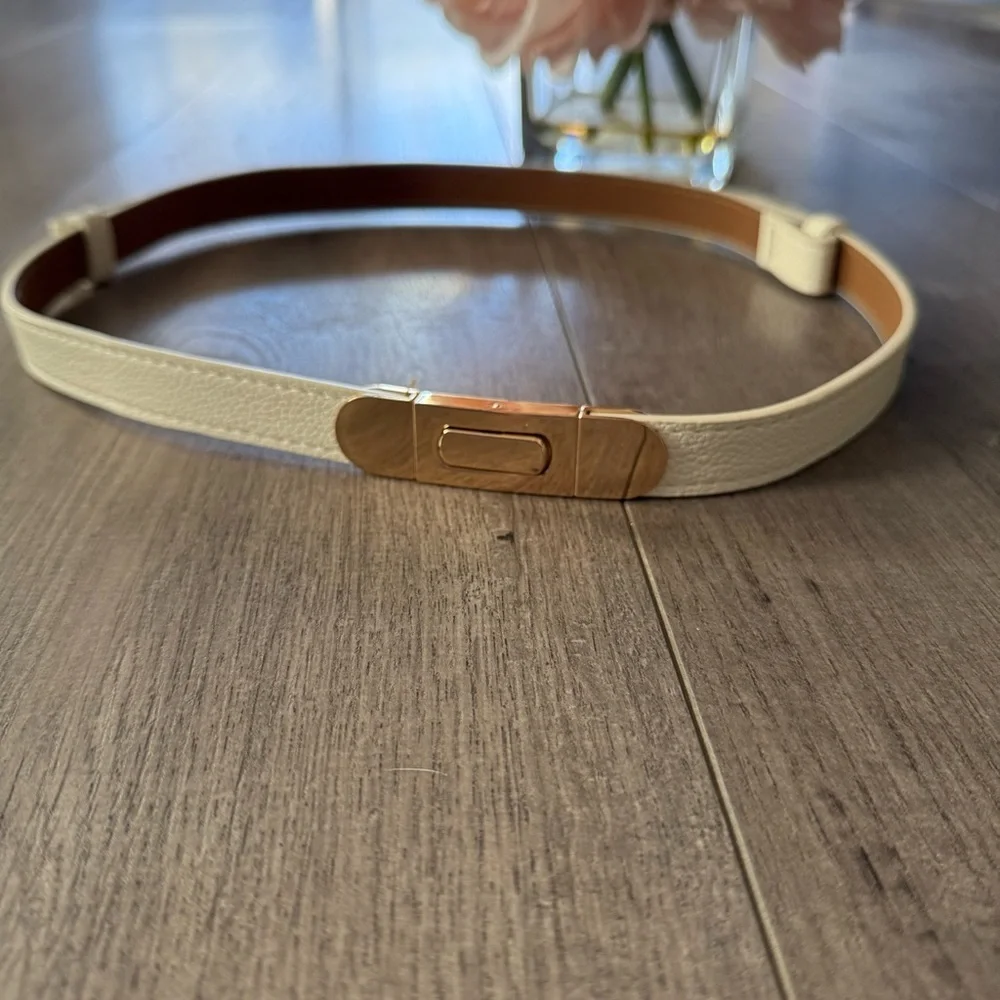 New Boutique‎ Cream Gold Adjustable Faux Leather Belt
